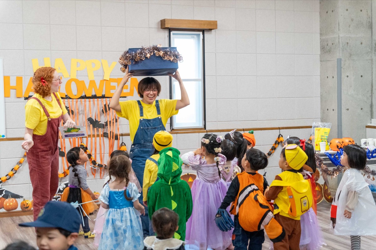ハロウィン — 仮装して英語でお菓子をもらう